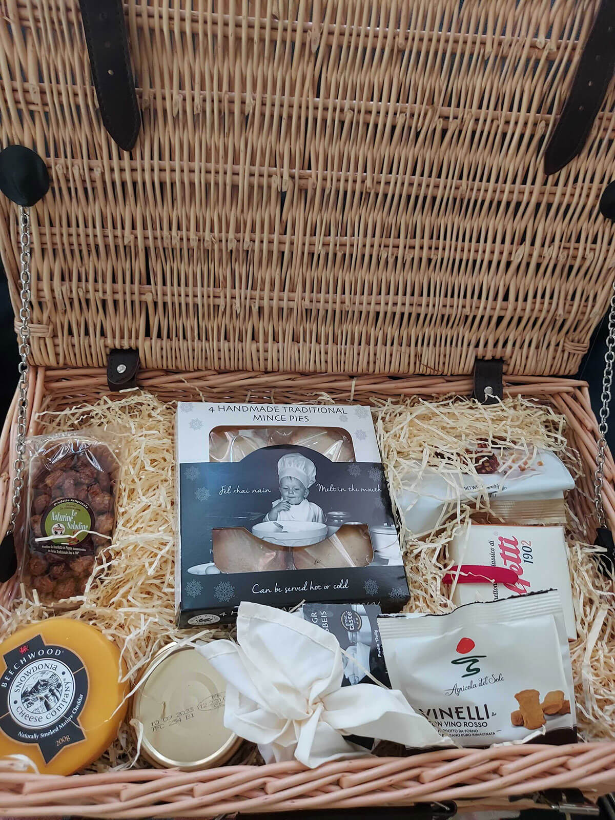 Christmas-Hamper-2